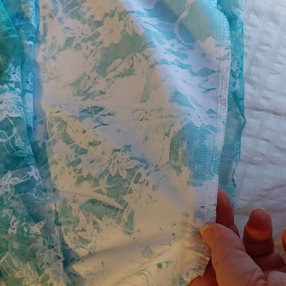 💚NWT Women's pretty White & Green Top - Picture 7 of 9